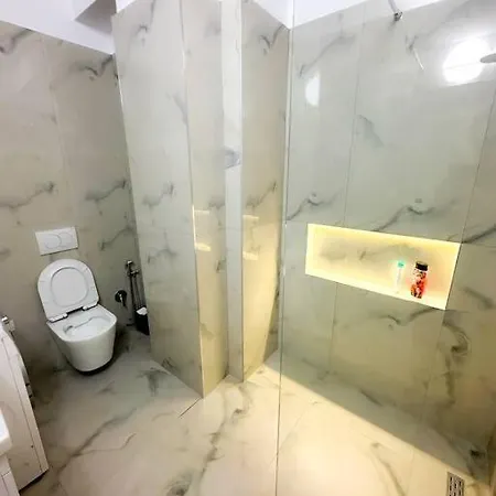 Apartment Luxury 2br Urban Retreat