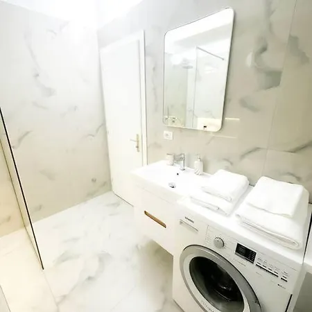 Apartment Luxury 2br Urban Retreat